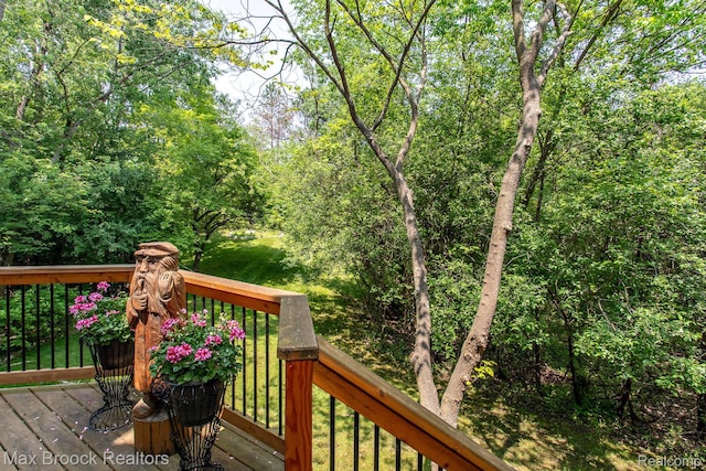 6524 Pleasant Lake Ct, West Bloomfield, MI 48322 - view of wooden terrace