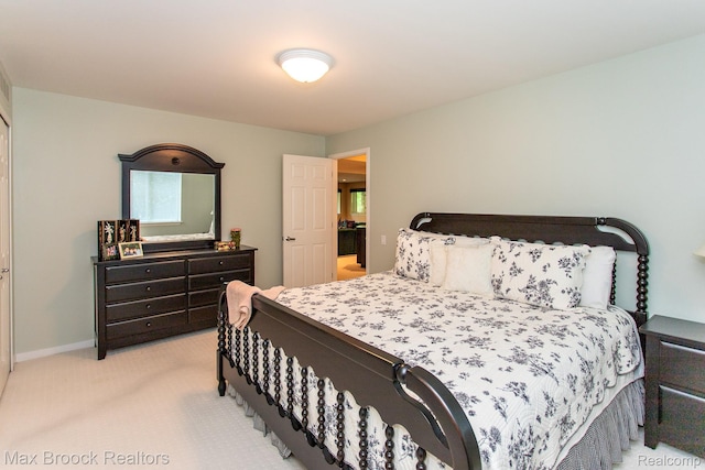 6524 Pleasant Lake Ct, West Bloomfield, MI 48322 - bedroom with light colored carpet