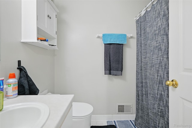 1372 Maryland St, Grosse Pointe, MI 48230 - bathroom with vanity and a shower with curtain