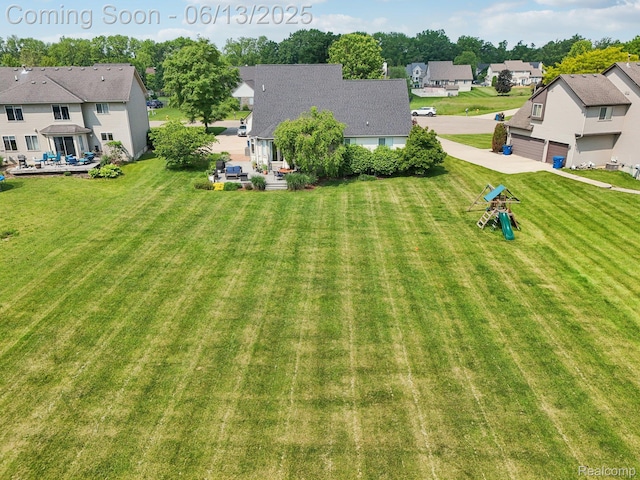 8329 Deer Creek Ct, Grand Blanc, MI 48439 - view of grassy yard featuring a residential view and a garage