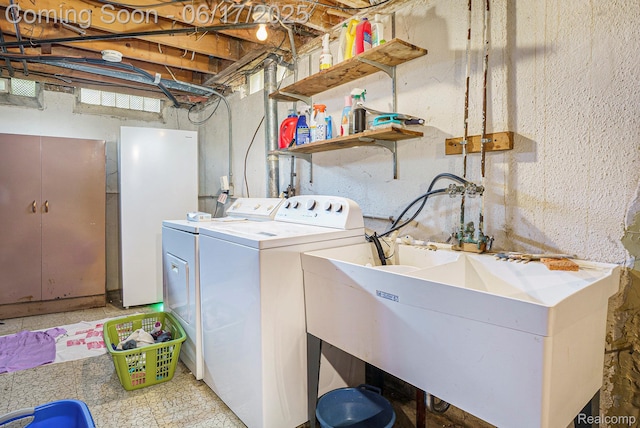 12818 Pomona Dr, Sterling Heights, MI 48312 - laundry room featuring washing machine and clothes dryer