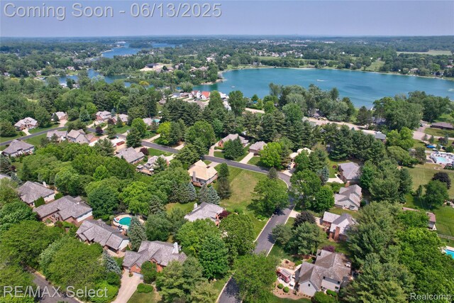 16483 Dawnlight Dr, Fenton, MI 48430 - aerial view of residential area with a large body of water