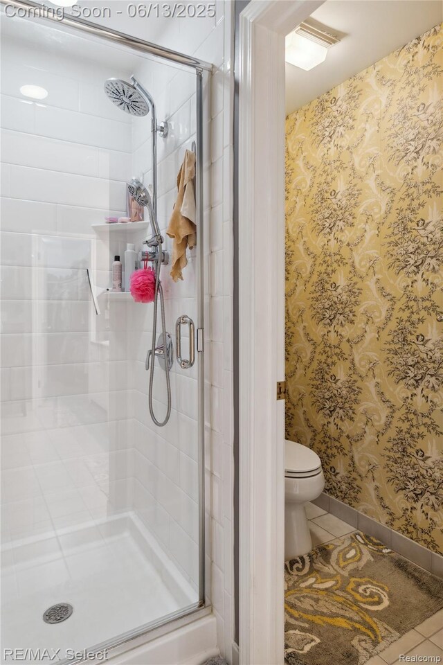 16483 Dawnlight Dr, Fenton, MI 48430 - full bath featuring a stall shower and tile patterned floors