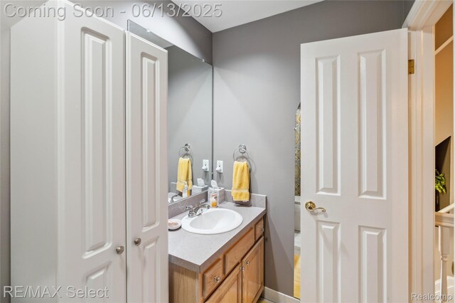 16483 Dawnlight Dr, Fenton, MI 48430 - bathroom featuring vanity