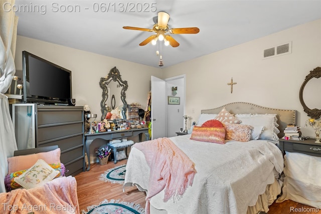 27557 W Echo Vly Unit 153, Farmington Hills, MI 48334 - bedroom with wood finished floors and a ceiling fan