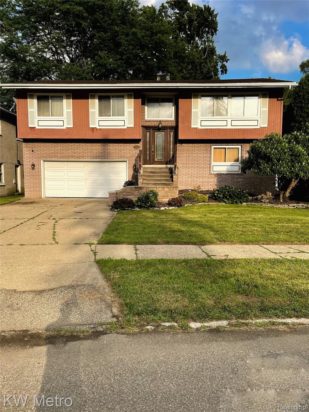 9531 W Outer Dr, Detroit, MI 48223 - photo 1