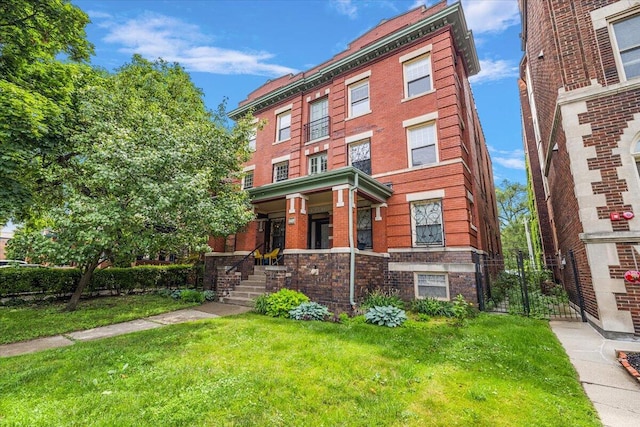469 W Willis St Unit 4, Detroit, MI 48201 - view of front facade with brick siding, a porch, and a front lawn