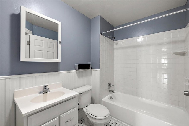 469 W Willis St Unit 4, Detroit, MI 48201 - full bath with vanity, shower / bath combination, and a wainscoted wall