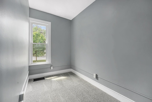 1169 3rd St NW, Grand Rapids, MI 49504 - carpeted empty room with baseboards