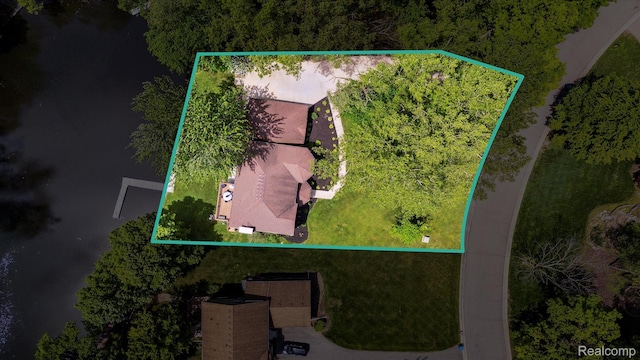 5695 Deerwood, Commerce Twp, MI 48382 - aerial overview of property's location featuring property boundaries highlighted