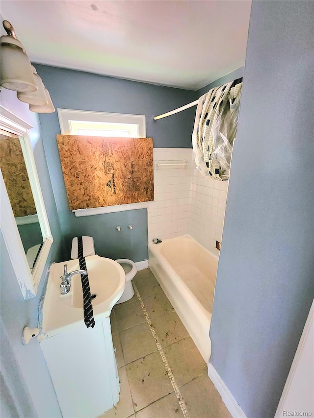 16612 Ilene St, Detroit, MI 48221 - full bath featuring tile patterned floors, vanity, and  shower combination