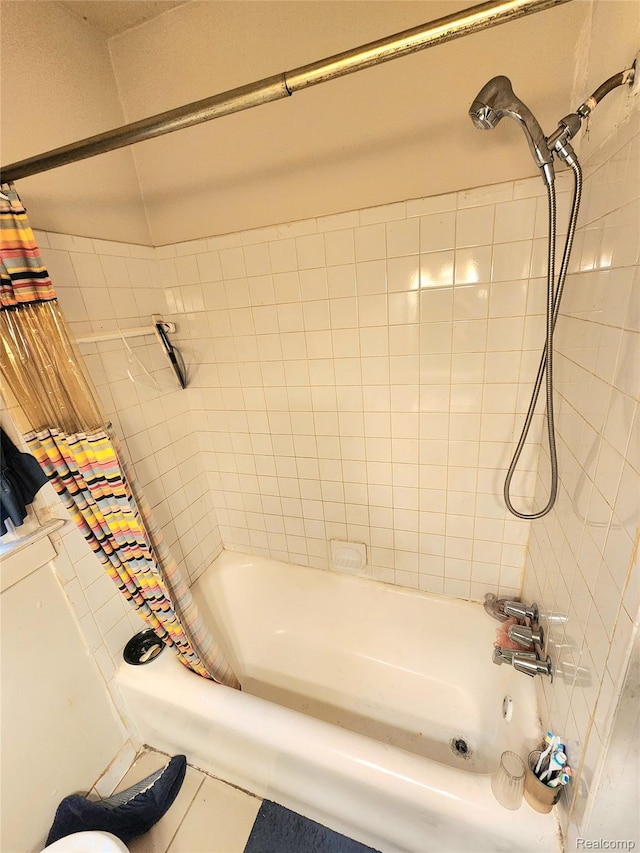 16612 Ilene St, Detroit, MI 48221 - bathroom with shower / bath combination with curtain
