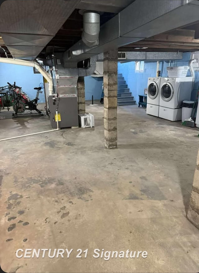 408 S Alp St, Bay City, MI 48706 - garage with separate washer and dryer and heating unit