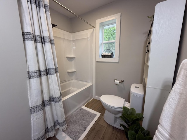 4223 S Harvard Ave, Baldwin, MI 49304 - bathroom featuring toilet, wood finished floors, shower / tub combo with curtain, and baseboards