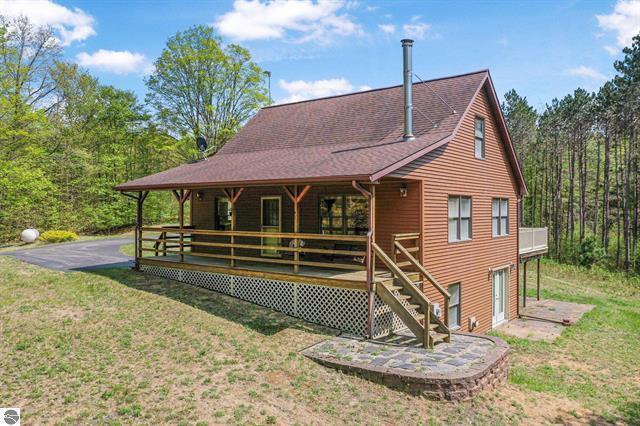 2460 E 26th Rd, Cadillac, MI 49601 - rear view of property featuring a lawn, a porch, and roof with shingles