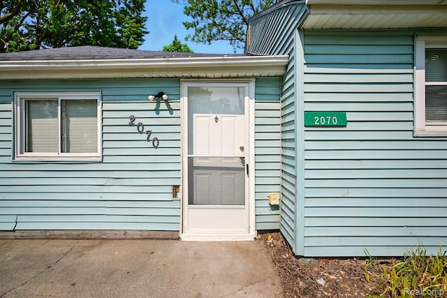 2070 Harwine St, Flint, MI 48532 - entrance to property with a shingled roof