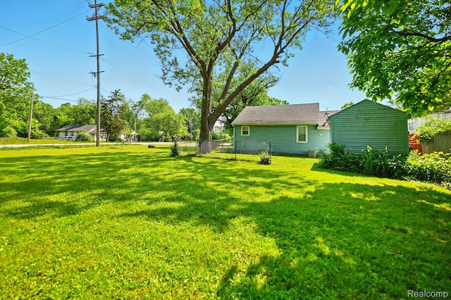 2070 Harwine St, Flint, MI 48532 - view of yard