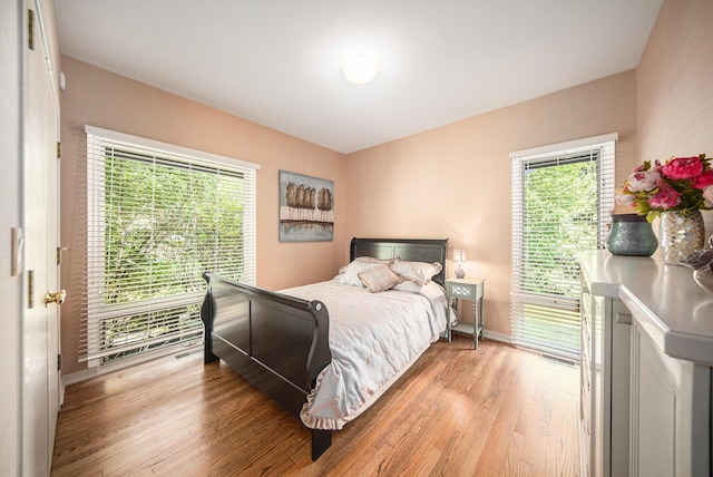 2002 Valleyview Dr, Ann Arbor, MI 48105 - bedroom featuring light wood-type flooring and baseboards