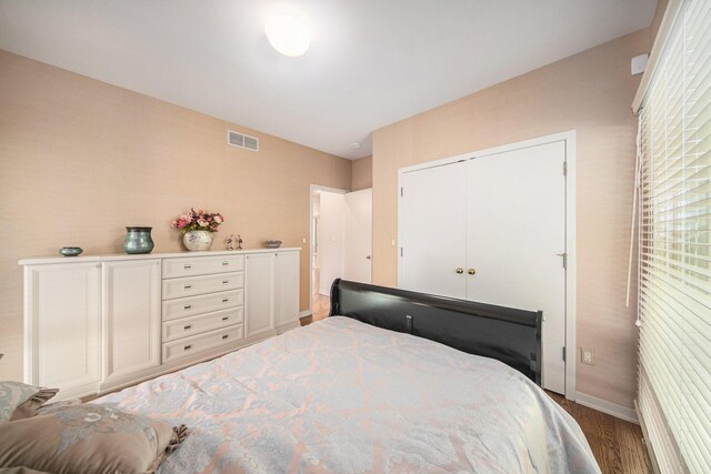 2002 Valleyview Dr, Ann Arbor, MI 48105 - bedroom with wood finished floors and a closet