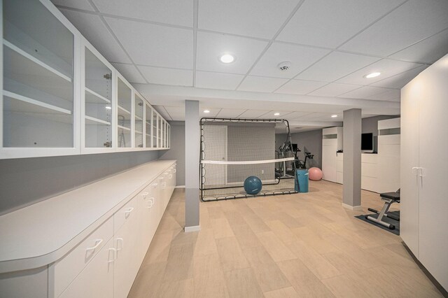 2002 Valleyview Dr, Ann Arbor, MI 48105 - workout room featuring light wood-type flooring, recessed lighting, and a drop ceiling