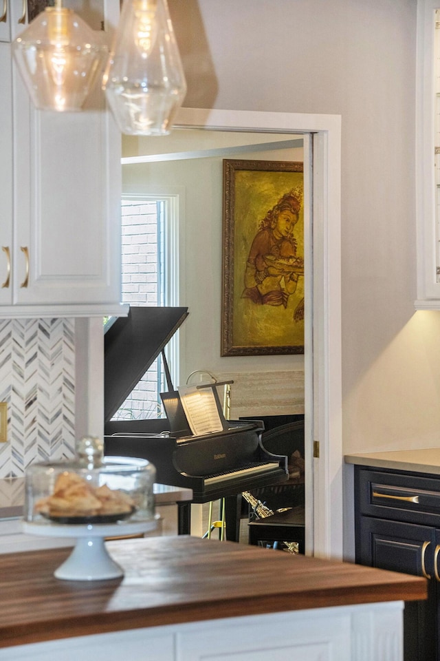 2002 Valleyview Dr, Ann Arbor, MI 48105 - detailed view of backsplash