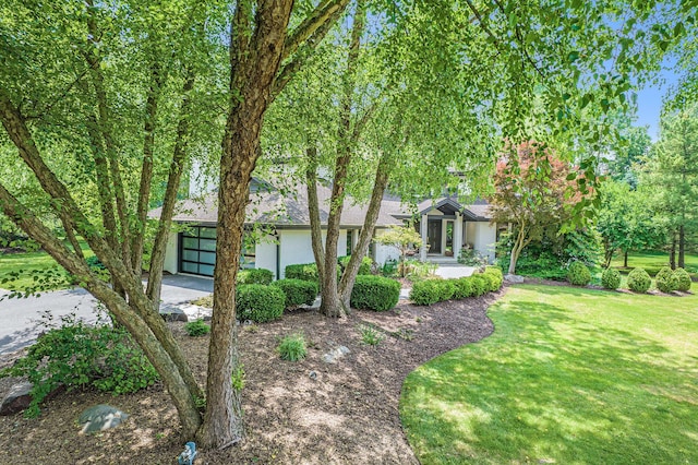 2002 Valleyview Dr, Ann Arbor, MI 48105 - view of front of property with a front lawn and stucco siding