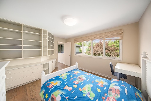 2002 Valleyview Dr, Ann Arbor, MI 48105 - bedroom featuring light wood-style floors and baseboards