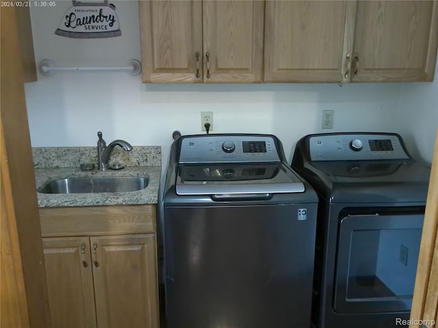 6140 Mcguire Rd, Fenton, MI 48430 - laundry room featuring cabinet space and washing machine and clothes dryer