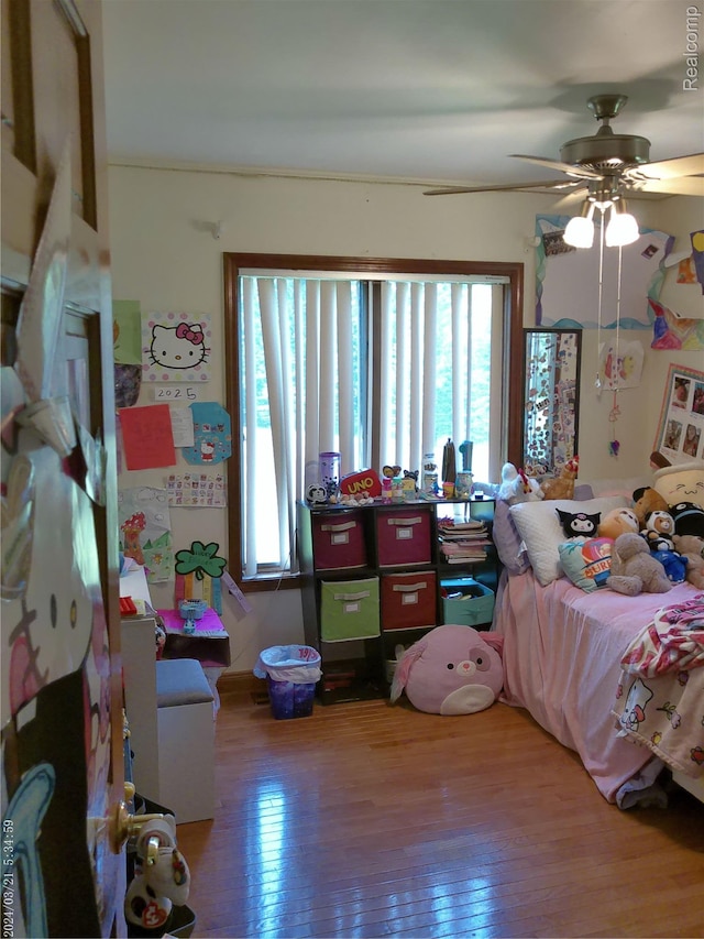 6140 Mcguire Rd, Fenton, MI 48430 - bedroom featuring hardwood / wood-style flooring