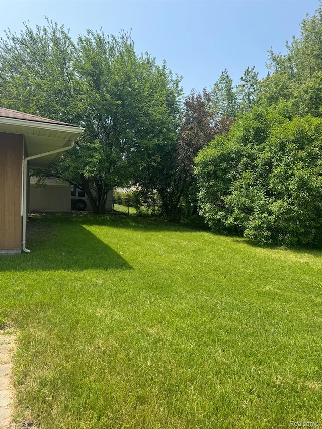 21451 N Nunneley Rd, Shelby Twp, MI 48036 - view of grassy yard
