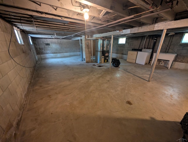 1712 S Hamilton St, Saginaw, MI 48602 - below grade area featuring washer and clothes dryer