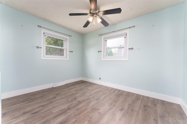 3260 Van Campen Dr, Waterford, MI 48329 - spare room with wood finished floors, a textured ceiling, a ceiling fan, and baseboards