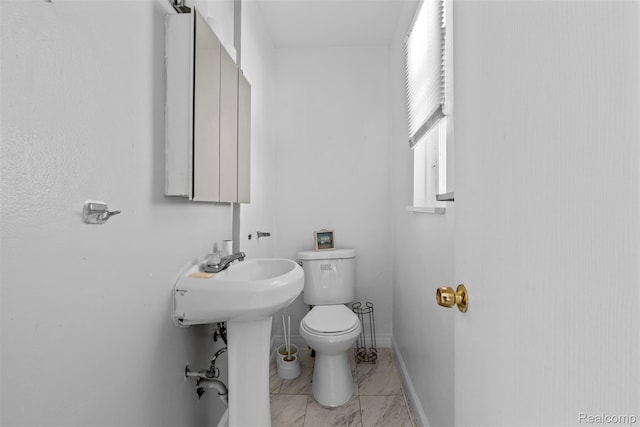 11603 Lansdowne St, Detroit, MI 48224 - half bathroom with toilet and baseboards