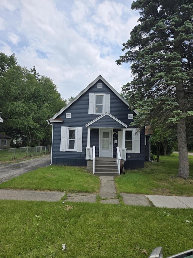 1420 Sweet St, Saginaw, MI 48602 - bungalow-style house featuring a front lawn