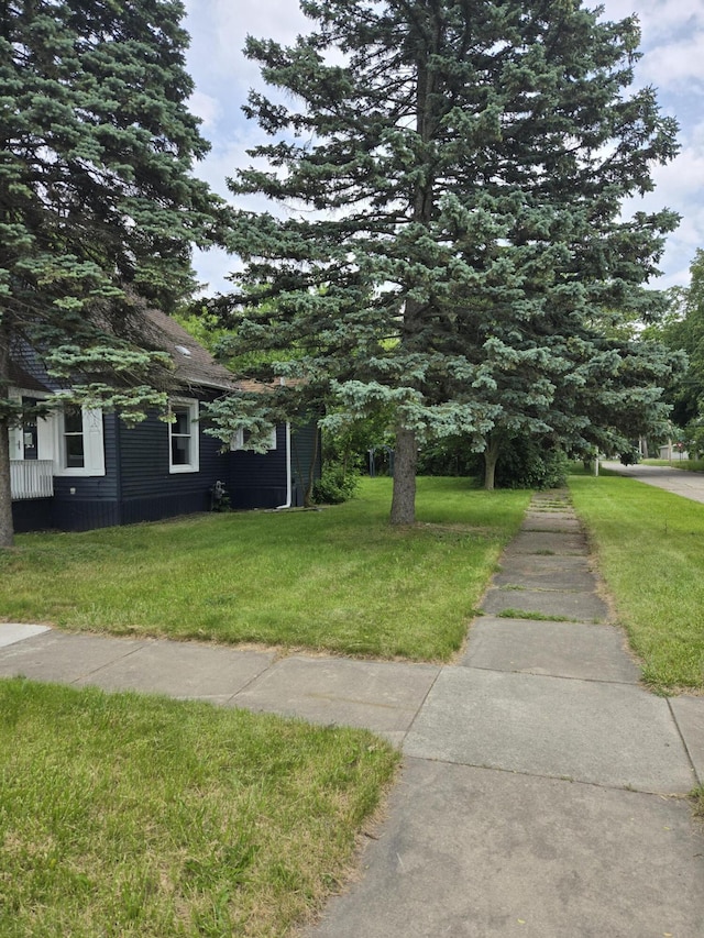 1420 Sweet St, Saginaw, MI 48602 - view of front of property with a front lawn