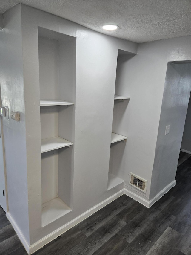 1420 Sweet St, Saginaw, MI 48602 - view of closet