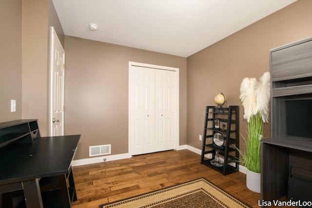 1706 Steff Ct SW, Wyoming, MI 49519 - office space with wood finished floors and baseboards
