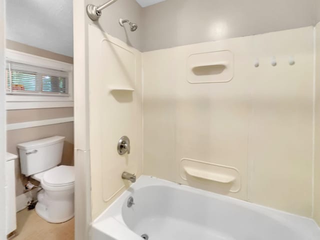 37 Caledonia St NE, Grand Rapids, MI 49505 - full bath with toilet and shower / tub combination