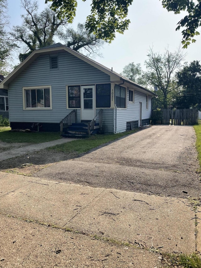 1027 Ogden Ave, Benton Harbor, MI 49022 - photo 1