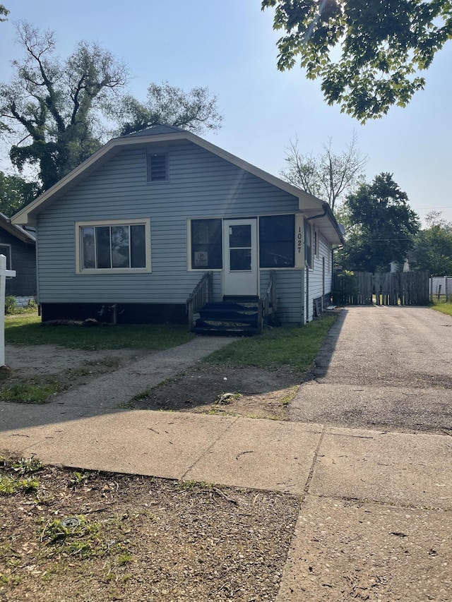 1027 Ogden Ave, Benton Harbor, MI 49022 - photo 2