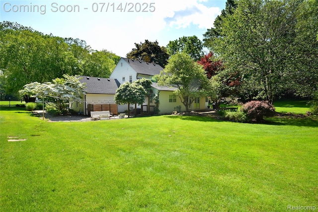 32965 Franklin Ct, Franklin, MI 48025 - view of grassy yard