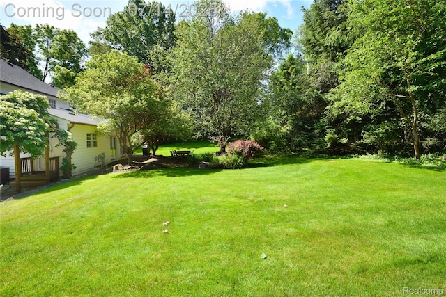 32965 Franklin Ct, Franklin, MI 48025 - view of grassy yard