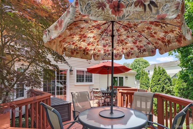 54286 Bradshaw Dr, New Baltimore, MI 48047 - wooden deck with outdoor dining area