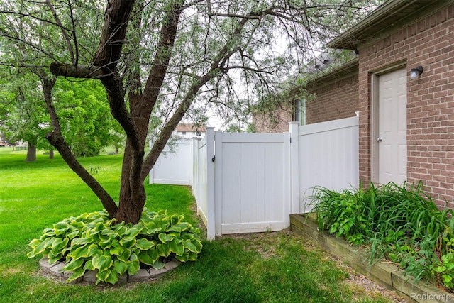 52854 Schafers Run Ct, New Baltimore, MI 48051 - view of yard with a gate