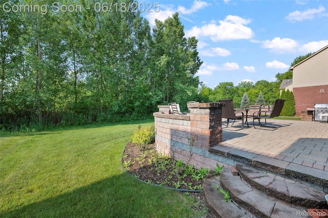 392 Gunston Ct, Troy, MI 48083 - view of grassy yard featuring a patio area