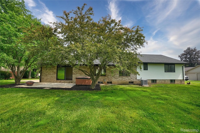 507 Charing Cross Dr, Grand Blanc, MI 48439 - back of property featuring a patio and a lawn