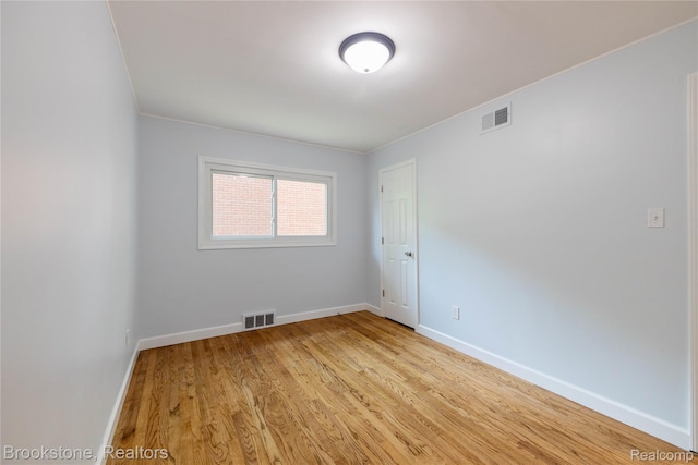 24251 Cloverlawn St, Oak Park, MI 48237 - empty room featuring light wood-style flooring and baseboards