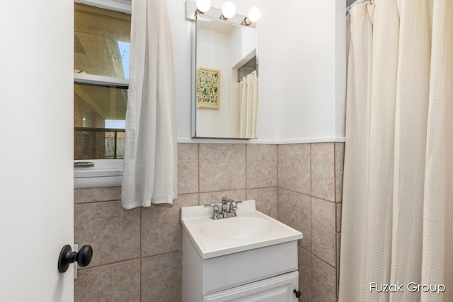 4733 136th Ave, Hamilton, MI 49419 - full bath featuring tile walls and vanity