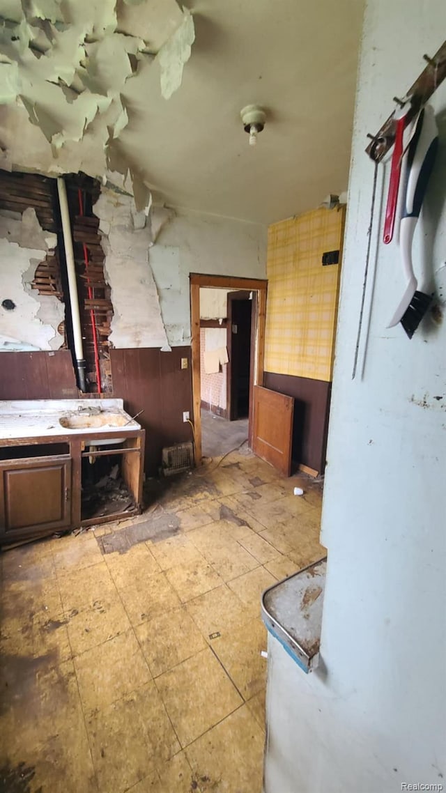 193 Division St, River Rouge, MI 48218 - view of bathroom