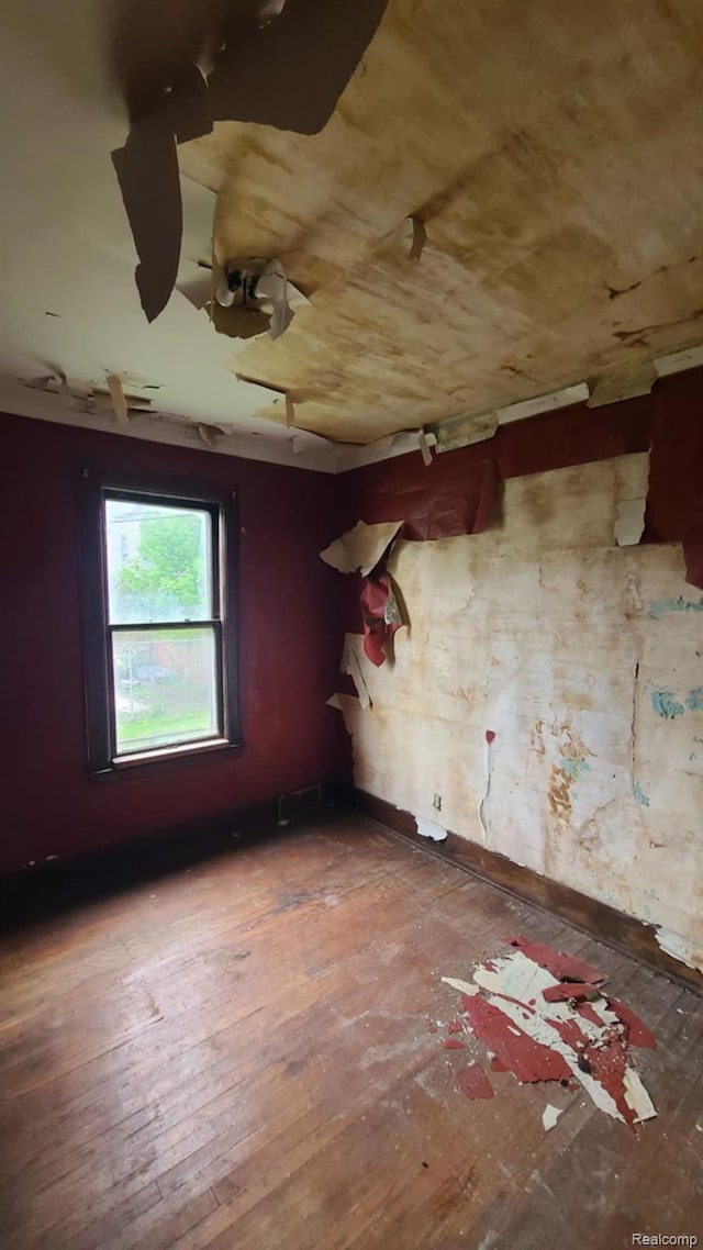193 Division St, River Rouge, MI 48218 - spare room with hardwood / wood-style flooring and baseboards